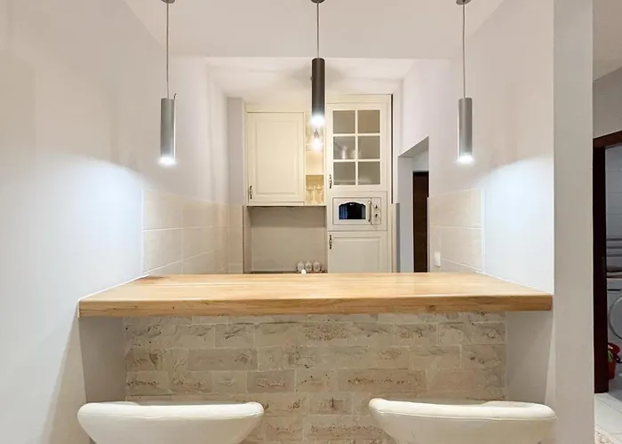 Modern 1-bedroom M25 Apartment *