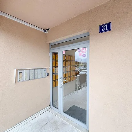 アパート Modern 1-bedroom M25 *