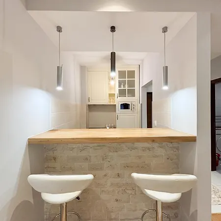 Modern 1-bedroom M25 アパート *